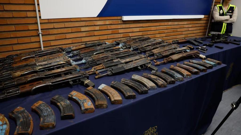 Arsenal incautado en una operación de 2023.