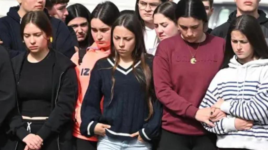 Este miércoles, un grupo de alumnos del CIFP La Granja guardaron un minuto de silencio en memoria de su compañero fallecido.