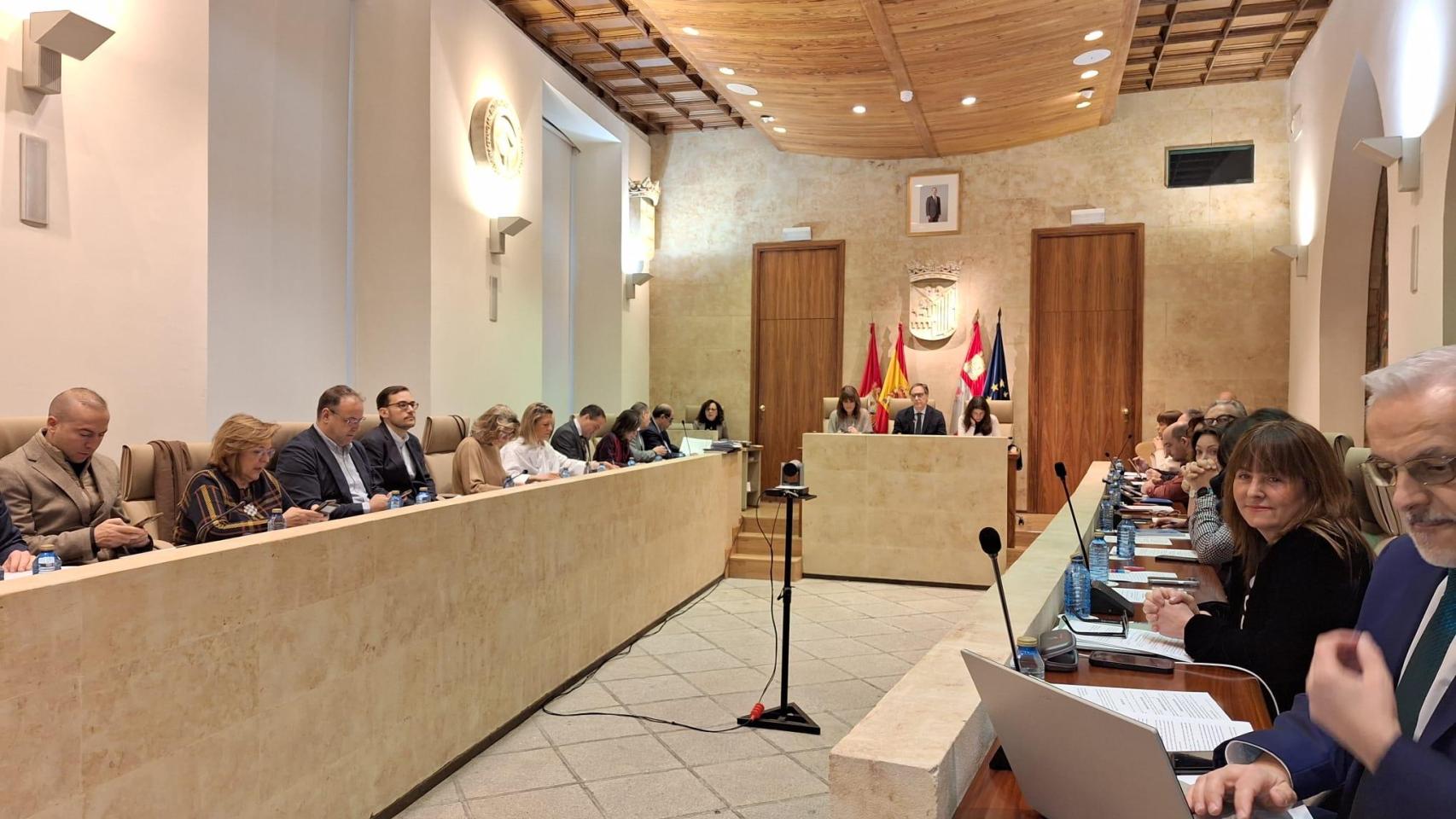 PSOE y Vox coinciden en varias votaciones del pleno de Salamanca marcado por el apoyo conjunto a los trabajadores de Majorel