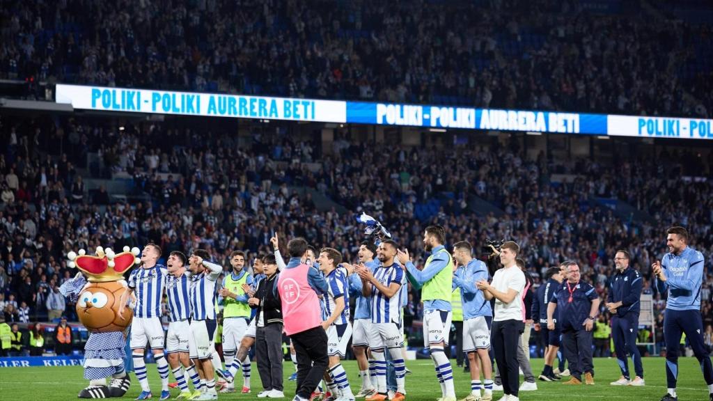 Los jugadores de la Real Sociedad celebrando el pase a la final de Copa.