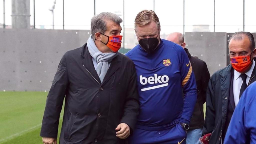 Joan Laporta, junto a Koeman.