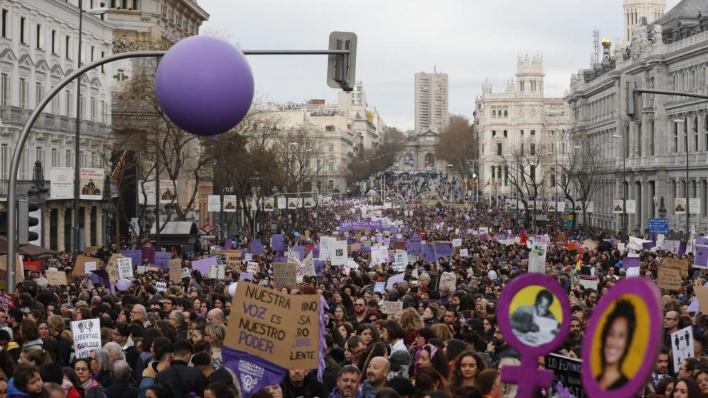 Las mujeres salen a manifestarse por igualdad y equidad.