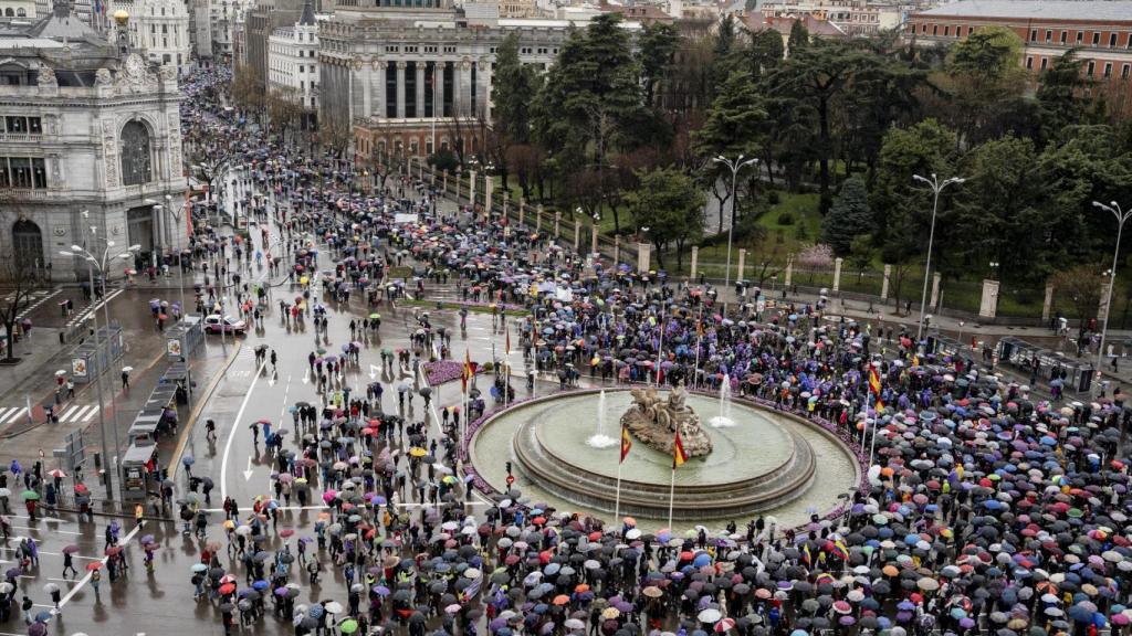 Madrid se inunda de morado.