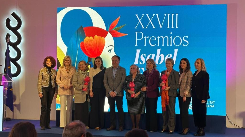 La foto de familia del premio Isabel Ferrer que entrega la Generalitat.