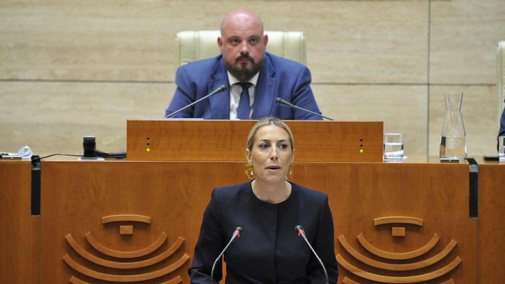 La candidata del PP a la Presidencia de la Junta, María Guardiola, en la tercera sesión del debate de investidura.