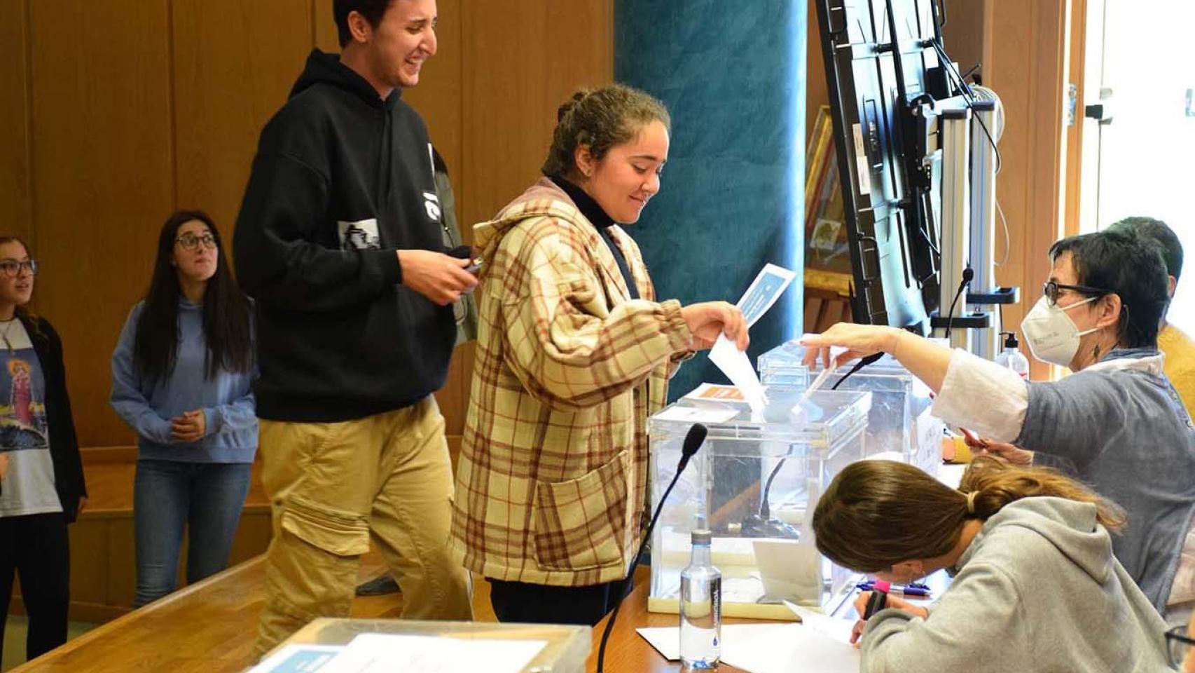Más de 21.200 personas de la comunidad universitaria votarán en mayo en las elecciones de la UVigo