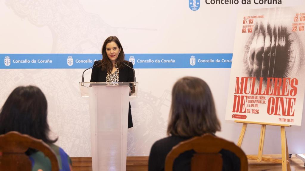 La alcaldesa de A Coruña, Inés Rey, durante el ciclo Mulleres de cine.