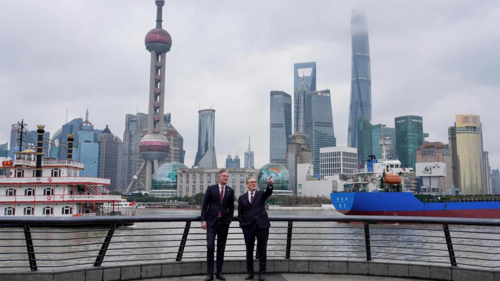 El primer ministro británico, Keir Starmer, en Shangáis durante su visita a China.