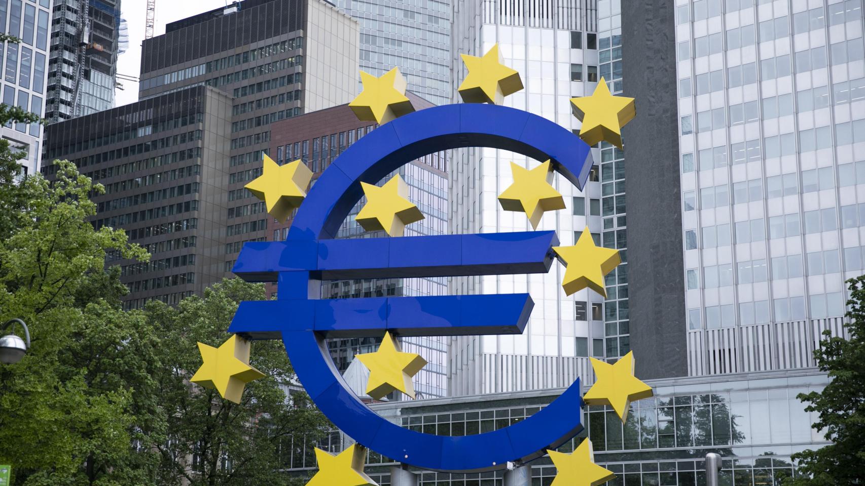 Símbolo del euro en Frankfurt.