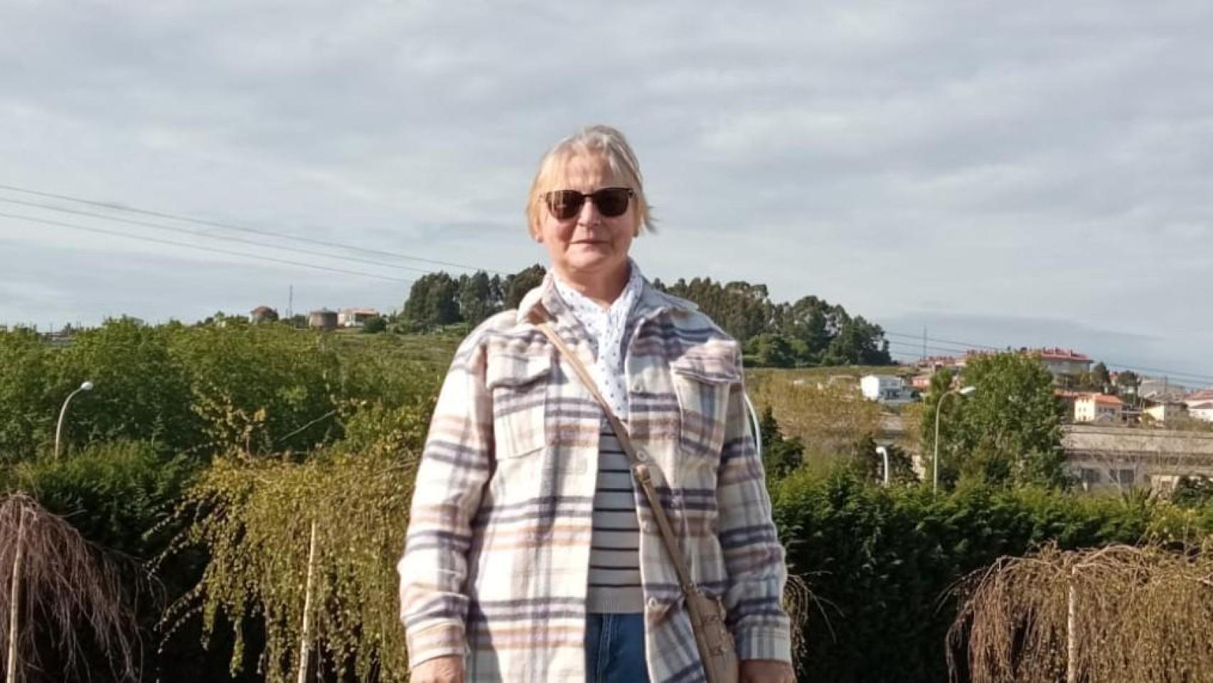 Mari, vecina de Palavea, en A Coruña, en un parque del barrio