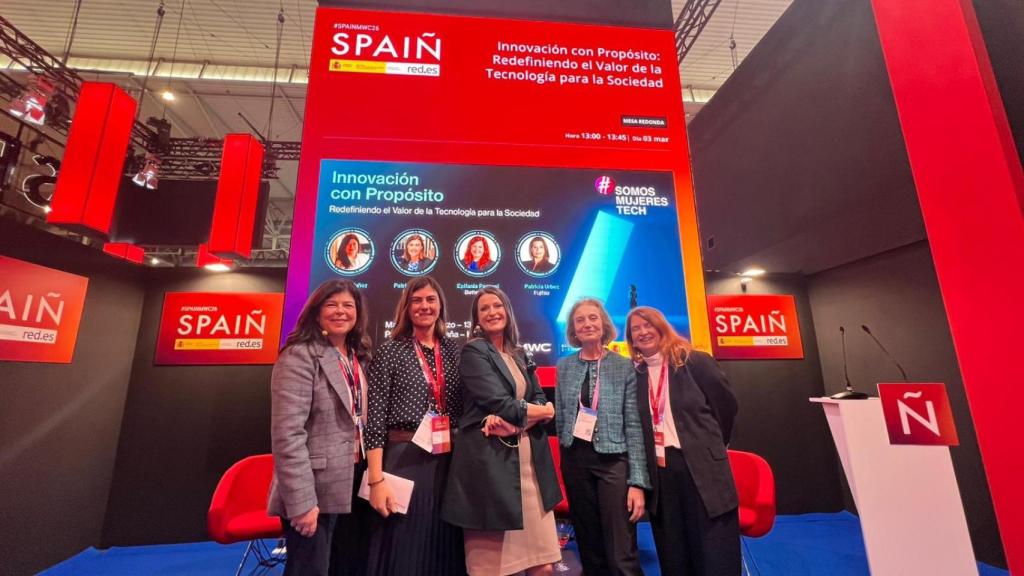 Debate de #SOMOSMUJERESTECH celebrado en el marco del MWC 2026.