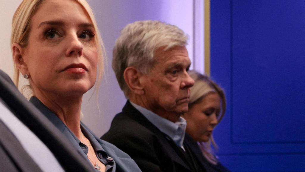 La Fiscal General Pam Bondi en una comparecencia de Donald Trump en la Casa Blanca el pasado febrero.