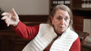 Amelia Valcárcel atiende a El Español en una sala del Congreso de los Diputados.