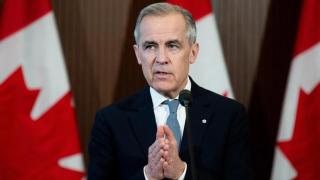Fotografía de archivo del primer ministro canadiense Mark Carney hablando en conferencia de prensa.