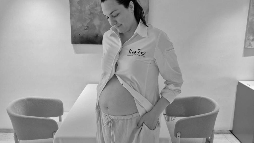 La chef María José Martínez embaraza de ocho meses en su restaurante Lienzo.
