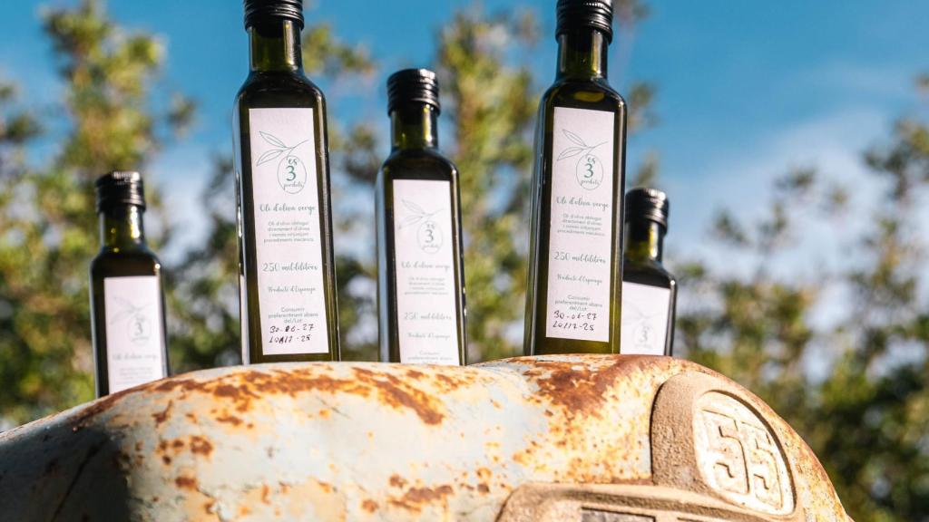 El aceite que producen para financiar el proyecto.
