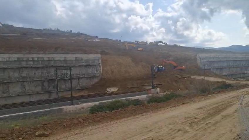 Vídeo de los trabajos de reparación del talud dañado en la línea AVE Málaga-Madrid.