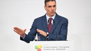 Pedro Sánchez, presidente del Gobierno, comparece ante la prensa tras la cumbre hispanoportuguesa.