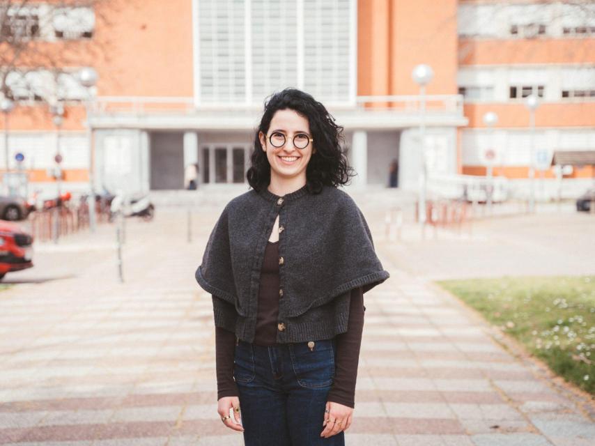 Itziar Cortezón Dalmau ha estudiado Ciencias Políticas y está haciendo un máster.