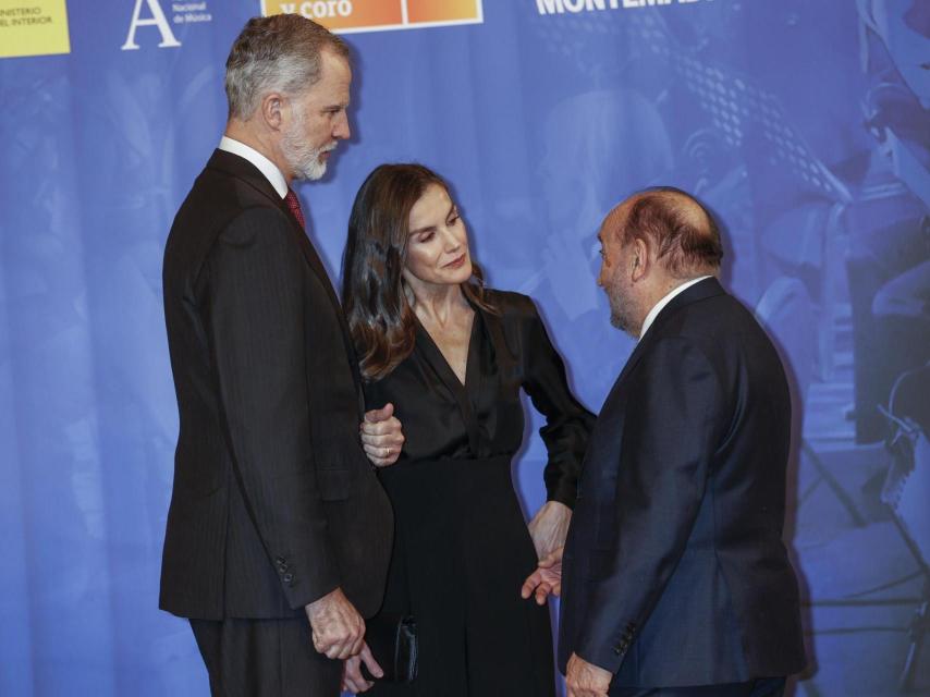Los Reyes, con el presidente de la AVT.