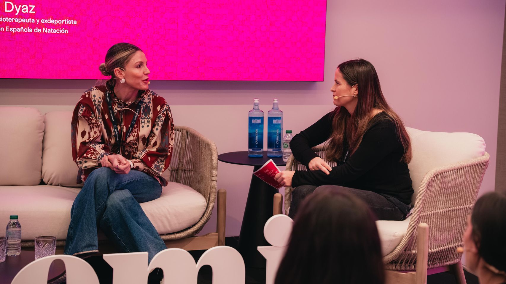 Crys Dyaz y Sofía Toro durante su charla en el Foro Mujeres Referentes Quincemil 2026
