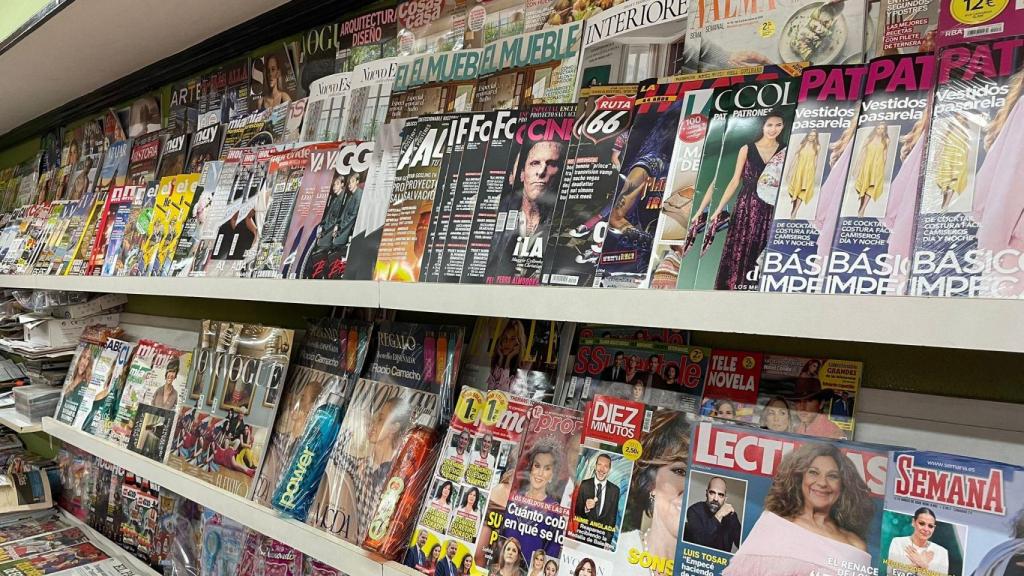 Prensa en el Kiosco Castelao, en Coia (Vigo).