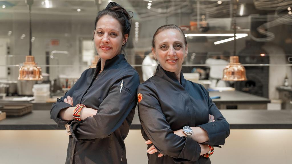 Alicia Ramos e Inma Núñez son las jefa de sala del restaurante.