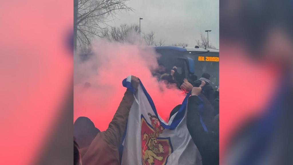 Recibimiento al Real Zaragoza antes del partido contra la Real Sociedad B