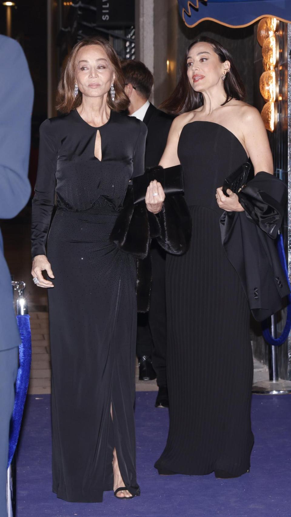 Tamara Falcó y su madre, Isabel Preysler, en la inauguración de Vega Members Club.