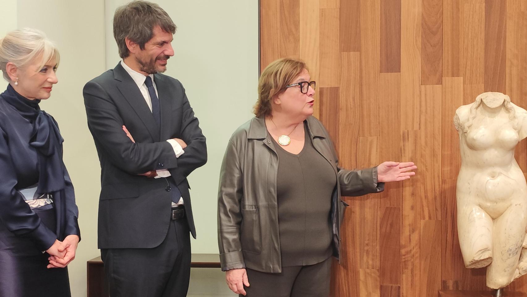 Ernest Urtasun, ministro de Cultura, junto a Patricia del Pozo, consejera de Cultura de la Junta de Andalucía, este sábado, en una visita al Museo de Málaga.