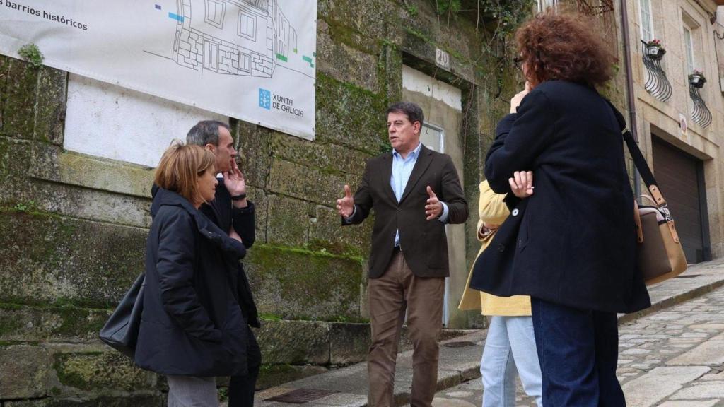 El Secretario Xeral del PSdeG, José Ramón Gómez Besteiro, durante su visita a Tui