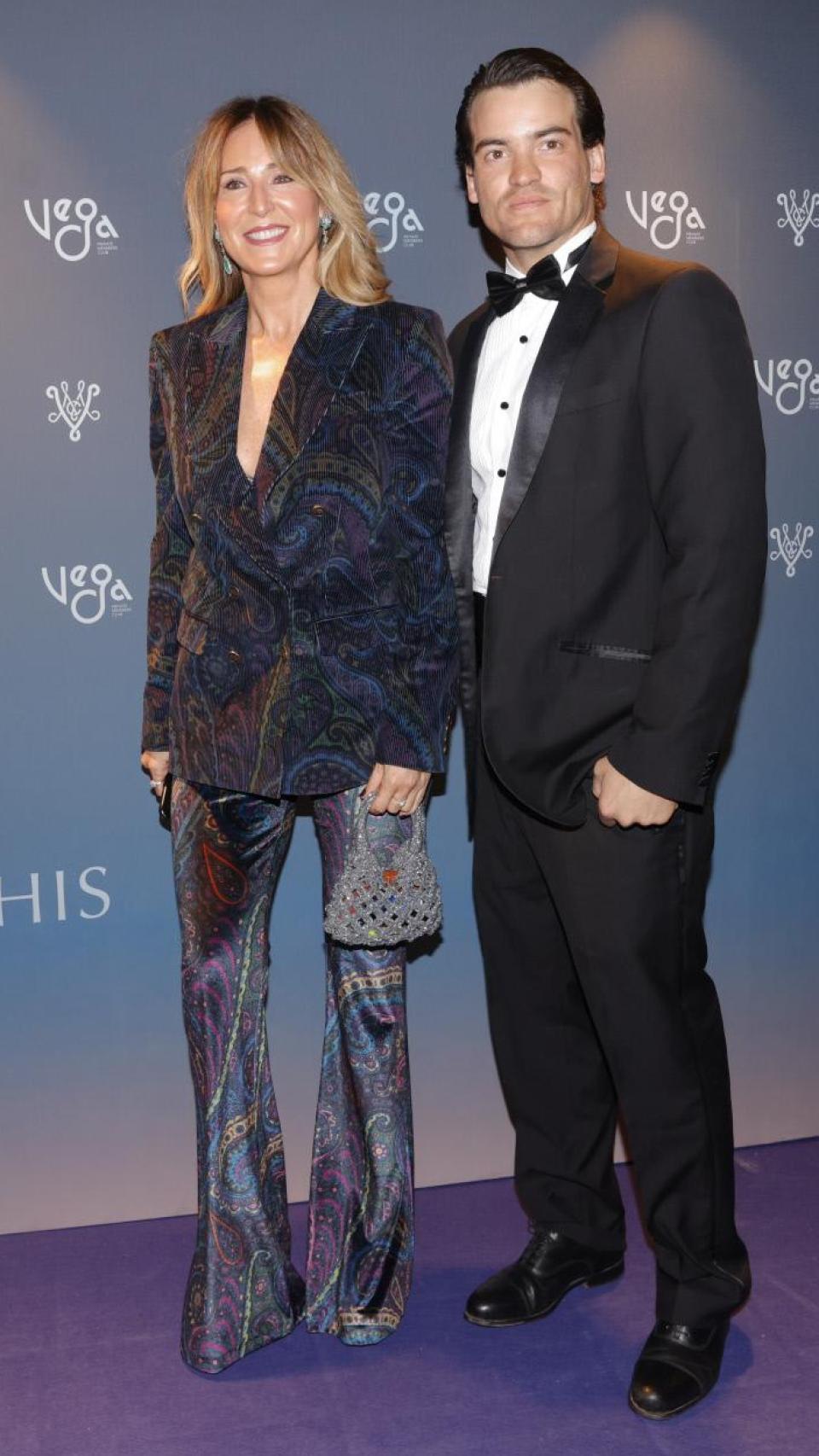 Carolina Molas, madre de Íñigo Onieva, con su hijo Jaime Onieva.