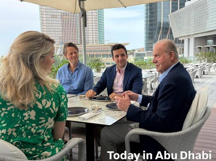 El rey Juan Carlos y su nieto Froilán, en Abu Dabi, en una imagen compartida por su biógrafa, la francesa Laurence Debray.