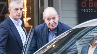 El Rey emérito Juan Carlos I a su salida del restaurante D’Berto, a 5 de noviembre de 2025, en O Grove, Pontevedra, Galicia (España)
