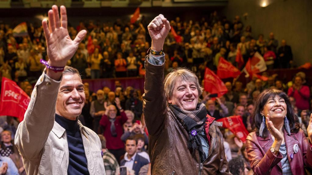 Pedro Sánchez, Carlos Martínez y Ana Redondo, este sábado en un acto de campaña del PSOE en Soria.