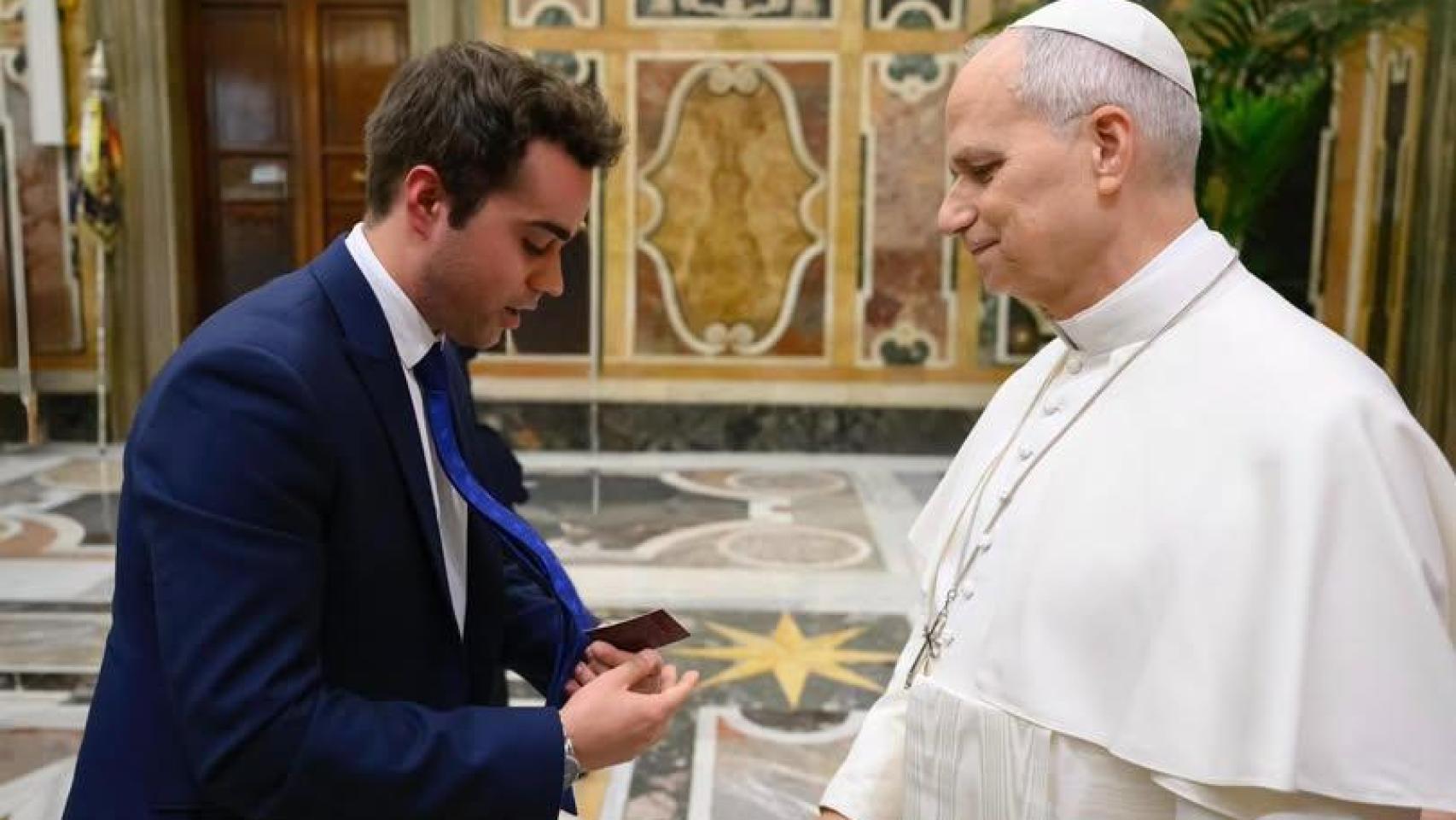 Imagen de Daniel con el Papa.
