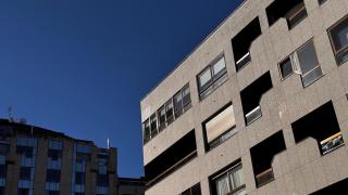 Cielo soleado en Vigo, a 8 de marzo de 2026