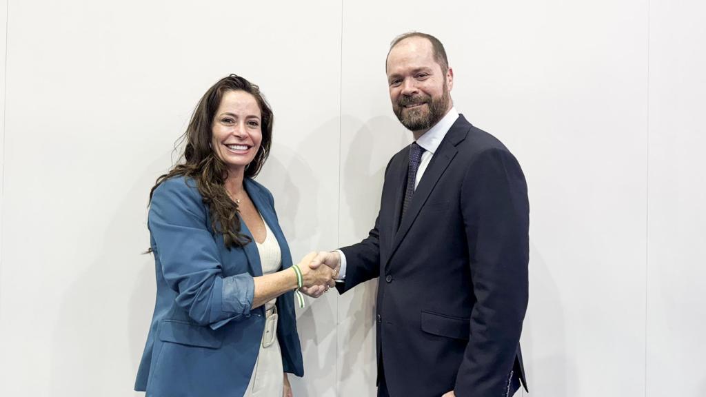 La concejala de Innovación, Digitalización y Captación de Inversiones, Alicia Izquierdo, y el director general de EOI, Diego Crescente de Antonio.
