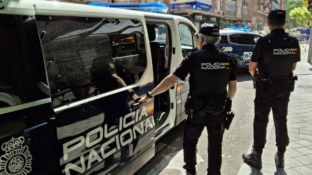 Varios agentes de la Policía Nacional.