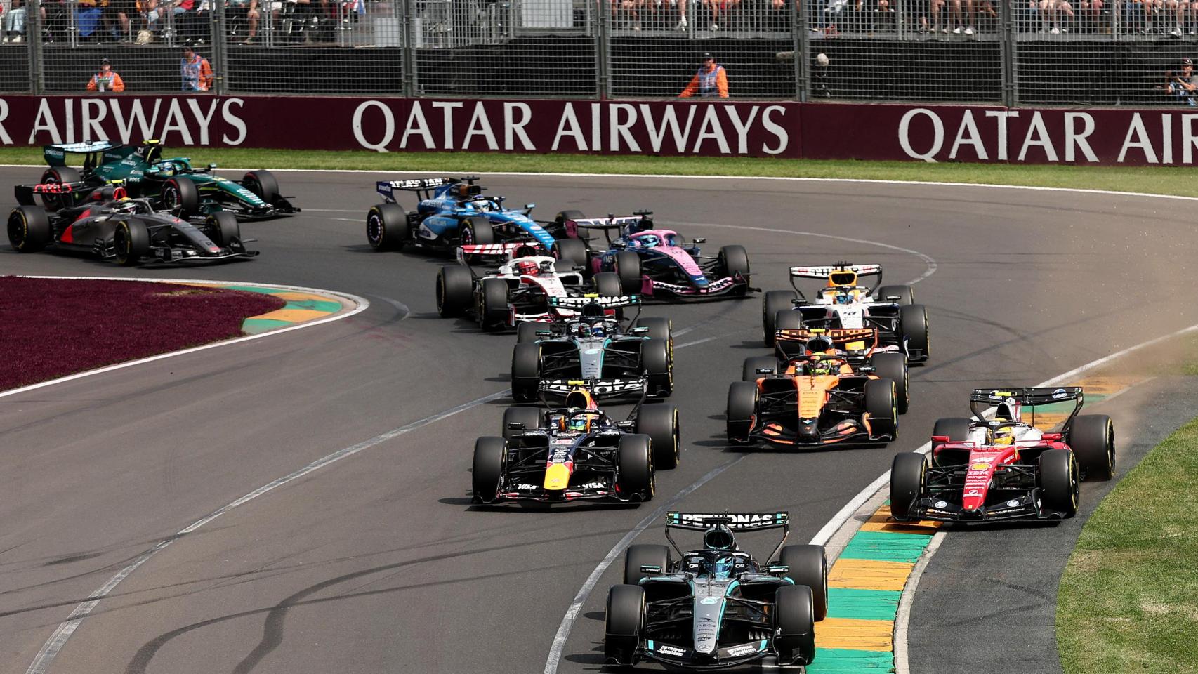 George Russell lidera la carrera del GP de Australia.