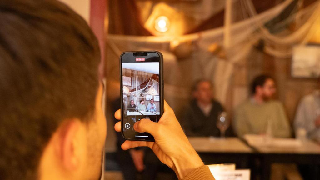 La segunda mesa gastronómica de Casa Pescadores, con Carlos, Enric, Nando y Alba, agricultores valencianos. EE