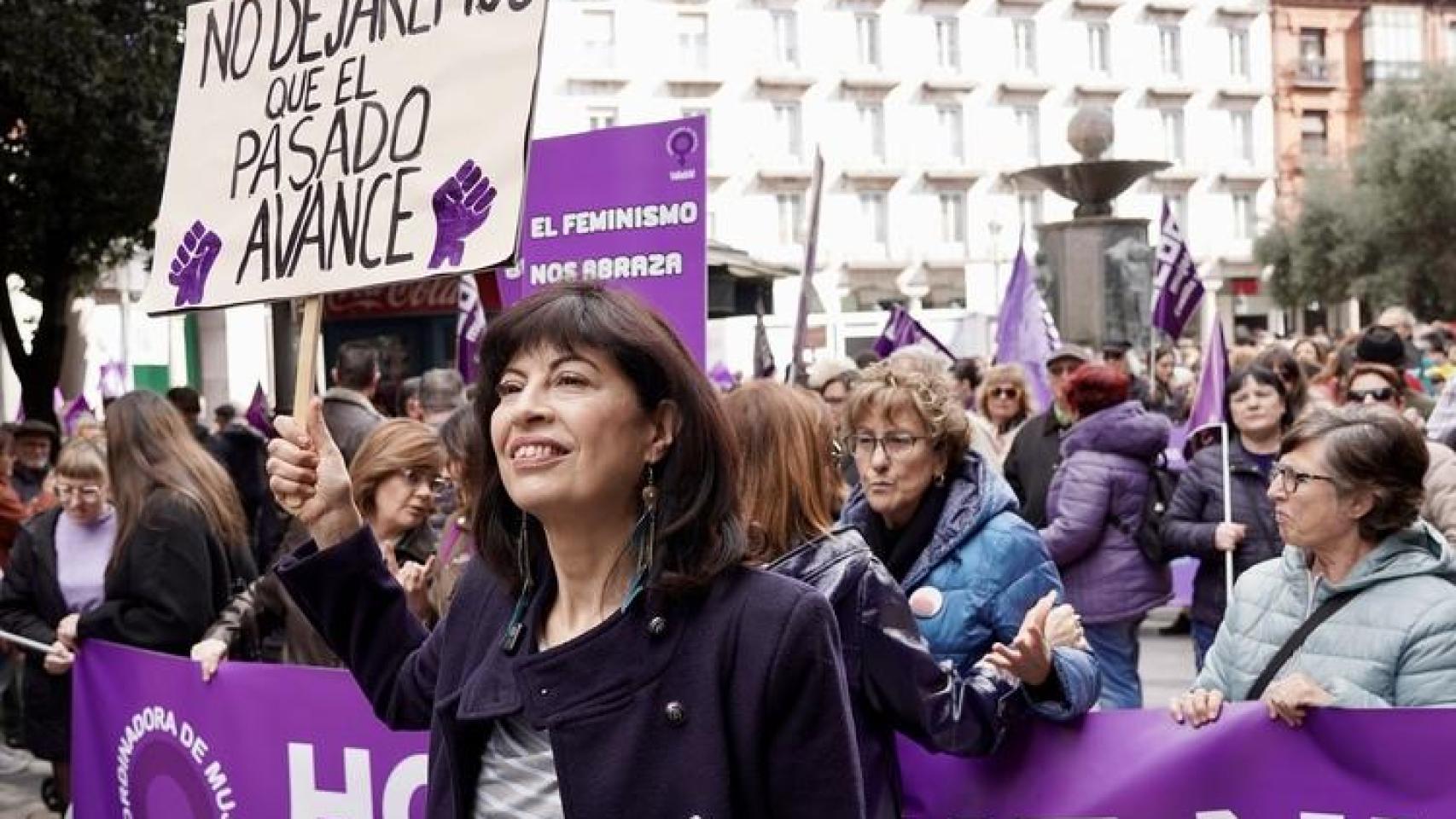 Ana Redondo en la manifestación del 8M en Valladolid.