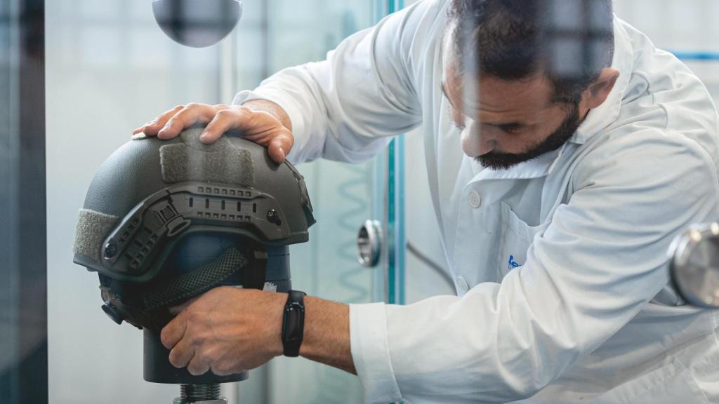 Pruebas a un casco de protección balística