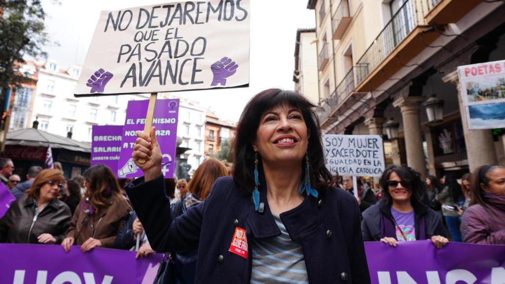 La ministra de Igualdad, Ana Redondo, participa en la manifestación convocada en Valladolid por el Día Internacional de la Mujer en Valladolid.