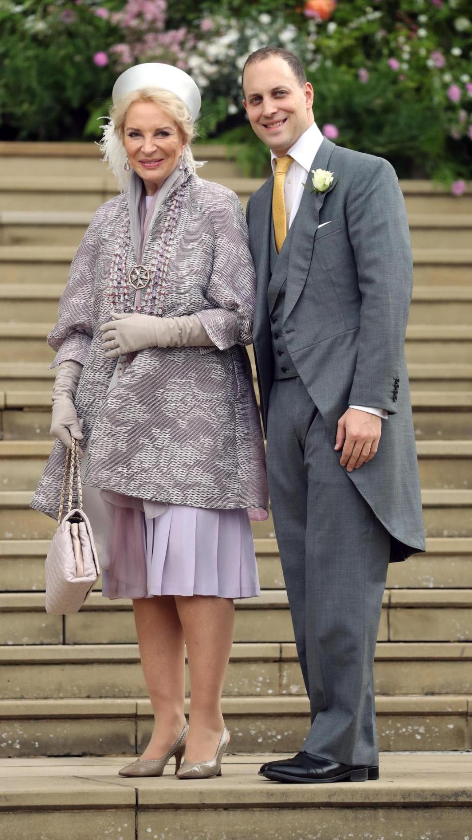 La duquesa de Kent, con su hijo Lord Frederick Windsor en la boda de su hija, Lady Gabriella, en 2019.