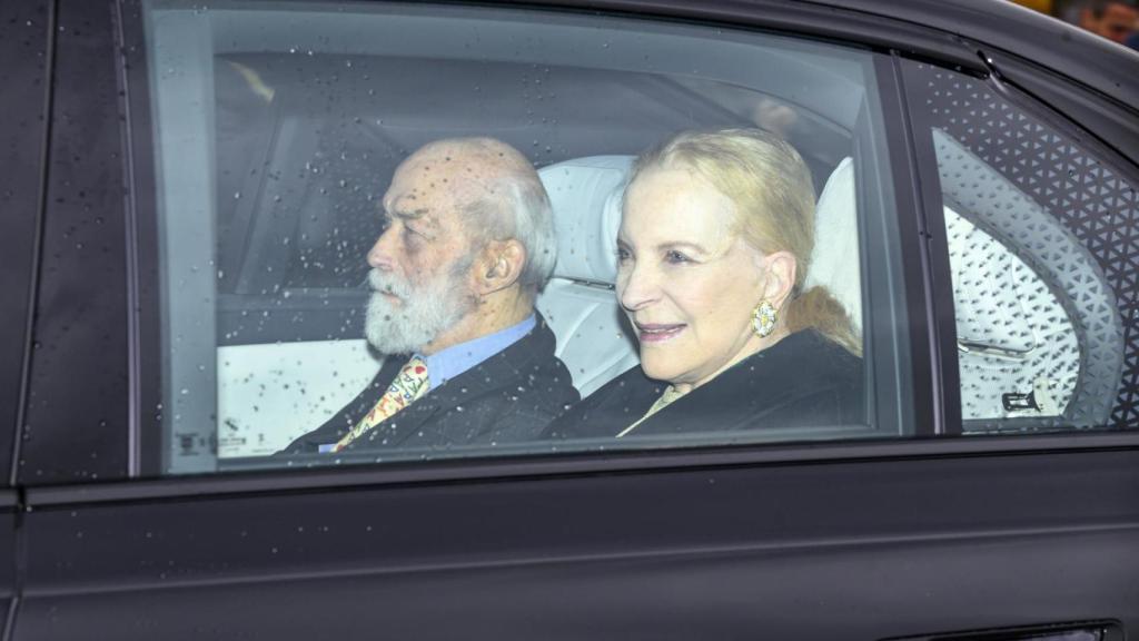 El duque y la duquesa de Kent, en el almuerzo de Navidad ofrecido por el rey Carlos II en el Palacio de Buckingham, el 16 de diciembre de 2025.