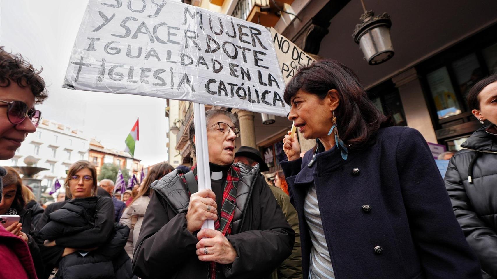 La ministra de Igualdad, Ana Redondo, este domingo en la marcha del 8M en Valladolid.