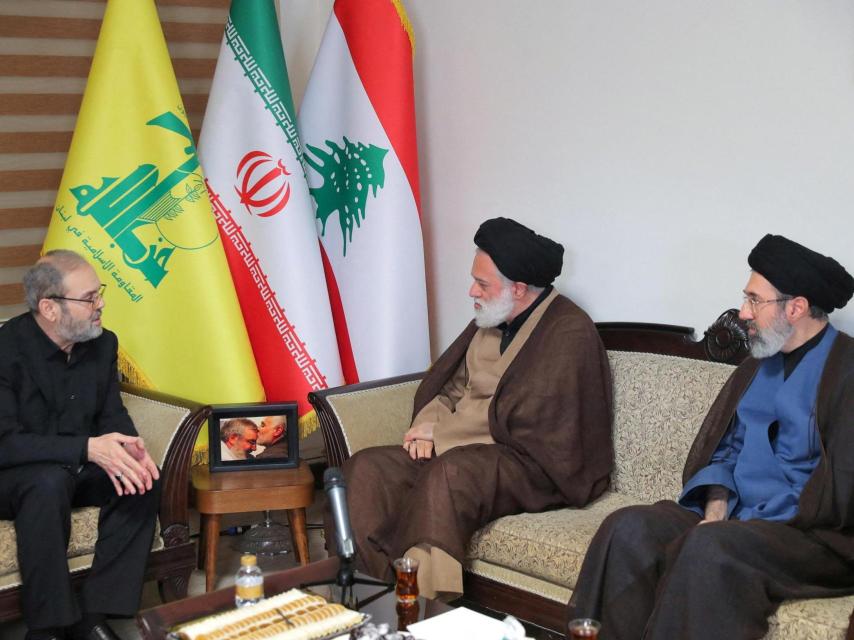 Mojtaba Jamenei, durante una visita a la oficina de Hezbolá en Teherán, el 1 de octubre de 2024.
