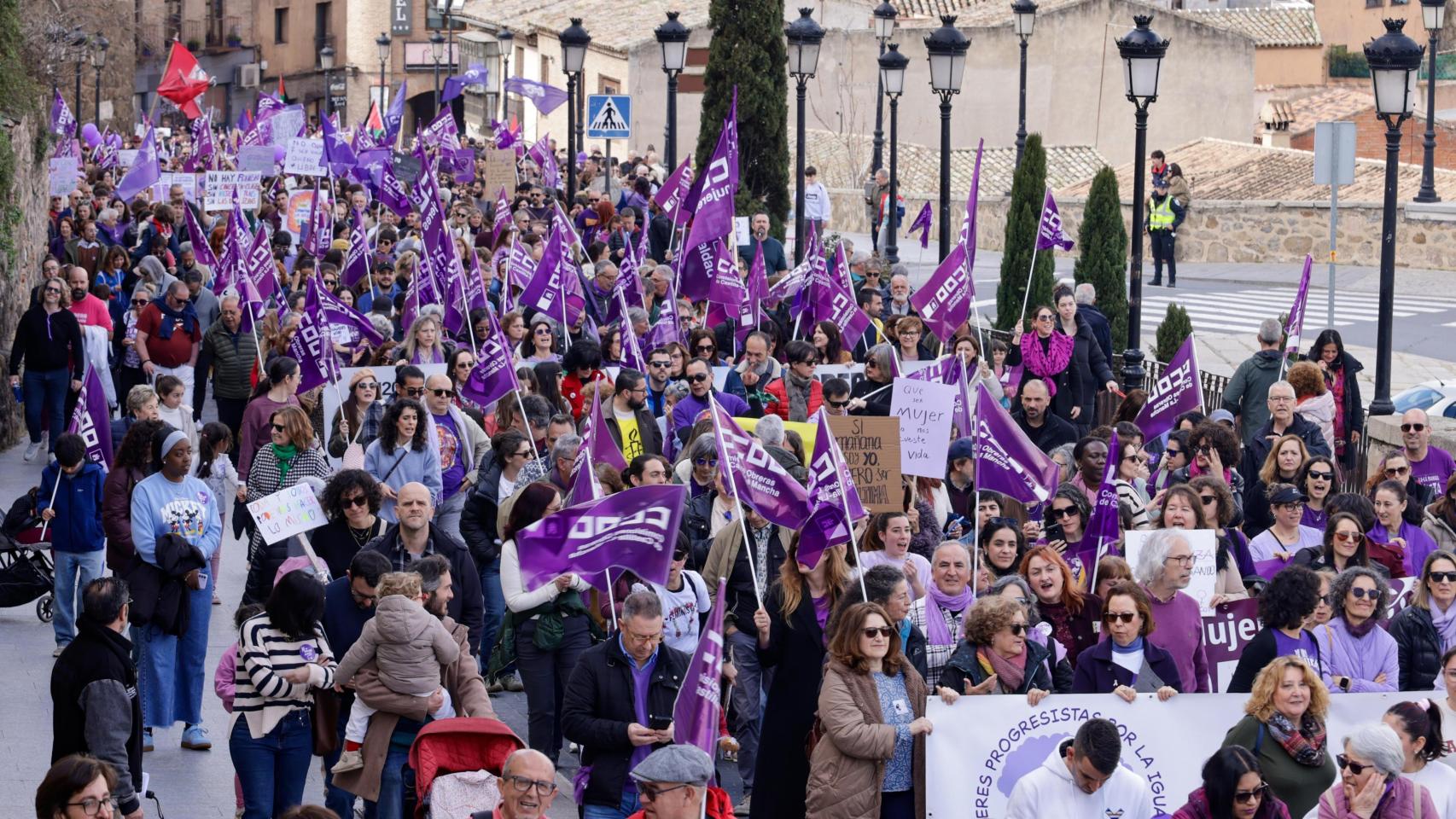 El 8M divide a Toledo en dos modelos políticos enfrentados: de los premios institucionales a la marcha de la calle