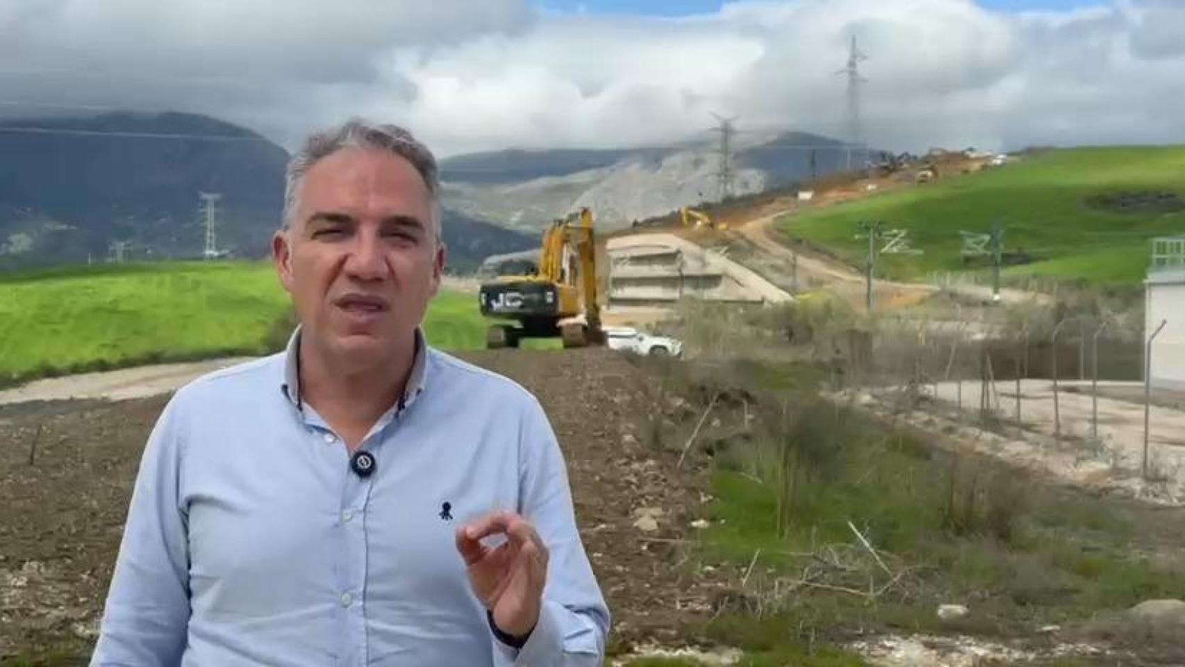 Vídeo de Elías Bendodo sobre los trabajos de reparación del talud de Álora, que mantiene cortada la conexión directa del AVE Málaga-Madrid.